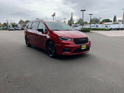 2025 Chrysler Pacifica Select
