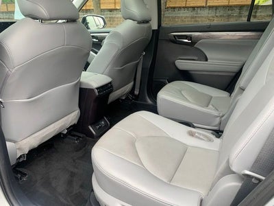 2021 Toyota Highlander Hybrid Platinum