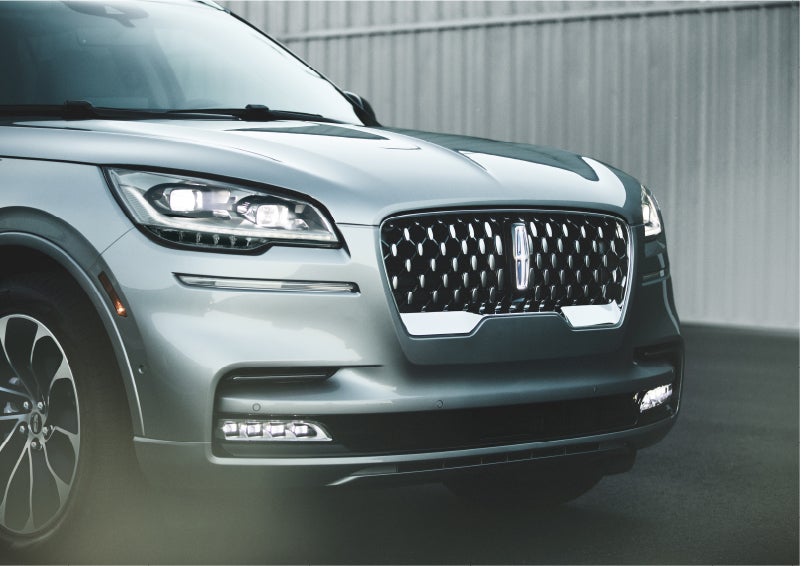 The available adaptive pixel LED headlamps of the 2023 Lincoln Aviator® SUV activated | Korum Lincoln in Puyallup WA