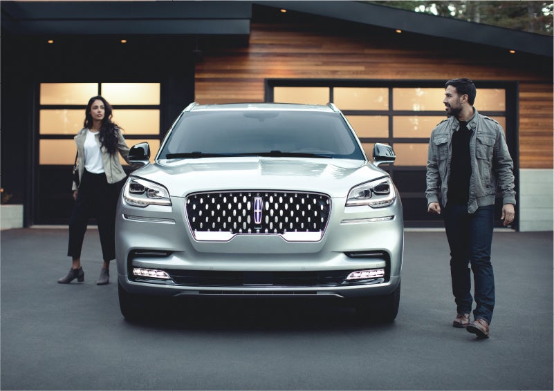The sparkling grille of the 2023 Lincoln Aviator® Grand Touring model | Korum Lincoln in Puyallup WA