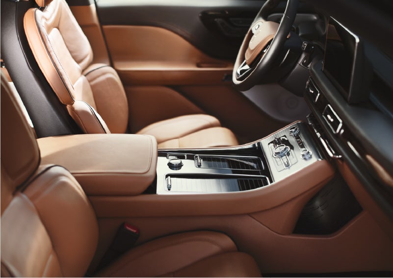 A 2023 Lincoln Aviator® Black Label model is shown in the Flight interior theme | Korum Lincoln in Puyallup WA