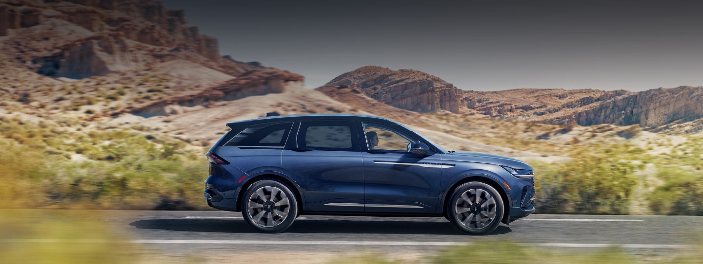 A 2024 Lincoln Nautilus® SUV is being driven in a desert setting. | Korum Lincoln in Puyallup WA