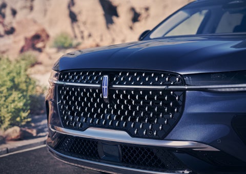 The stylish grille of a 2024 Lincoln Nautilus® SUV sparkles in the sunlight. | Korum Lincoln in Puyallup WA