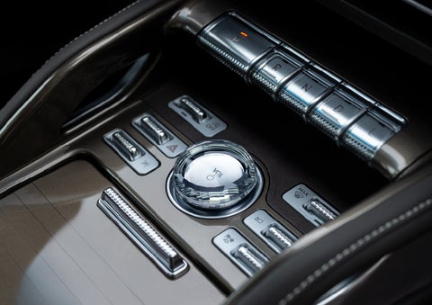 A crystal-inspired volume knob is shown in the center floor console of a 2024 Lincoln Nautilus® SUV. | Korum Lincoln in Puyallup WA