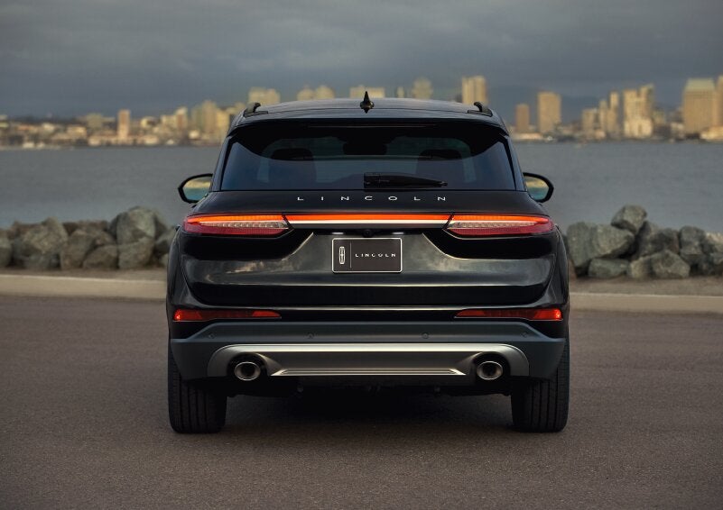 The rear lighting of the 2025 Lincoln Corsair® SUV spans the entire width of the vehicle. | Korum Lincoln in Puyallup WA