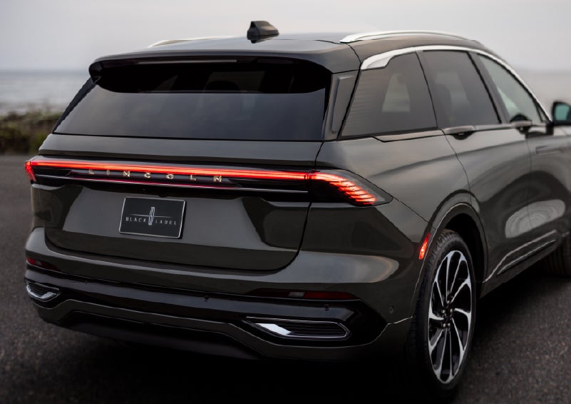 The rear of a 2025 Lincoln Black Label Nautilus® SUV displays full LED rear lighting. | Korum Lincoln in Puyallup WA