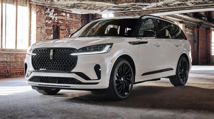 A 2026 Lincoln Aviator® SUV is shown with the available Jet Appearance Package. | Korum Lincoln in Puyallup WA