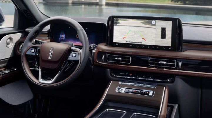 The backup camera of the 2027 Lincoln Aviator® SUV is displayed on screen. | Korum Lincoln in Puyallup WA