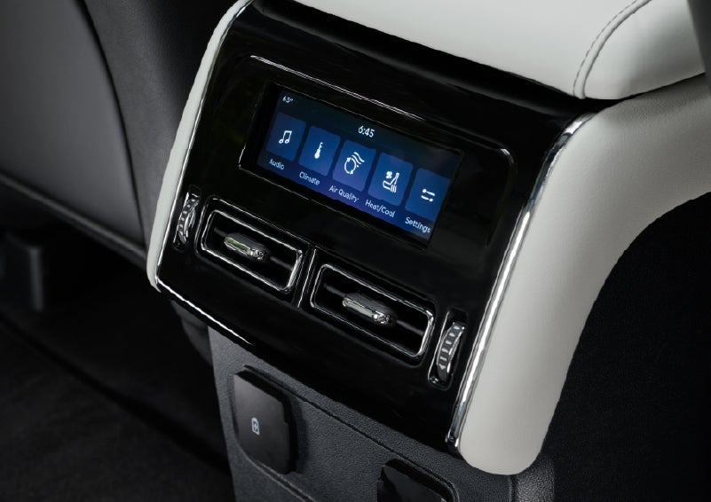The second row touch screen displays audio and temperature control settings. | Korum Lincoln in Puyallup WA