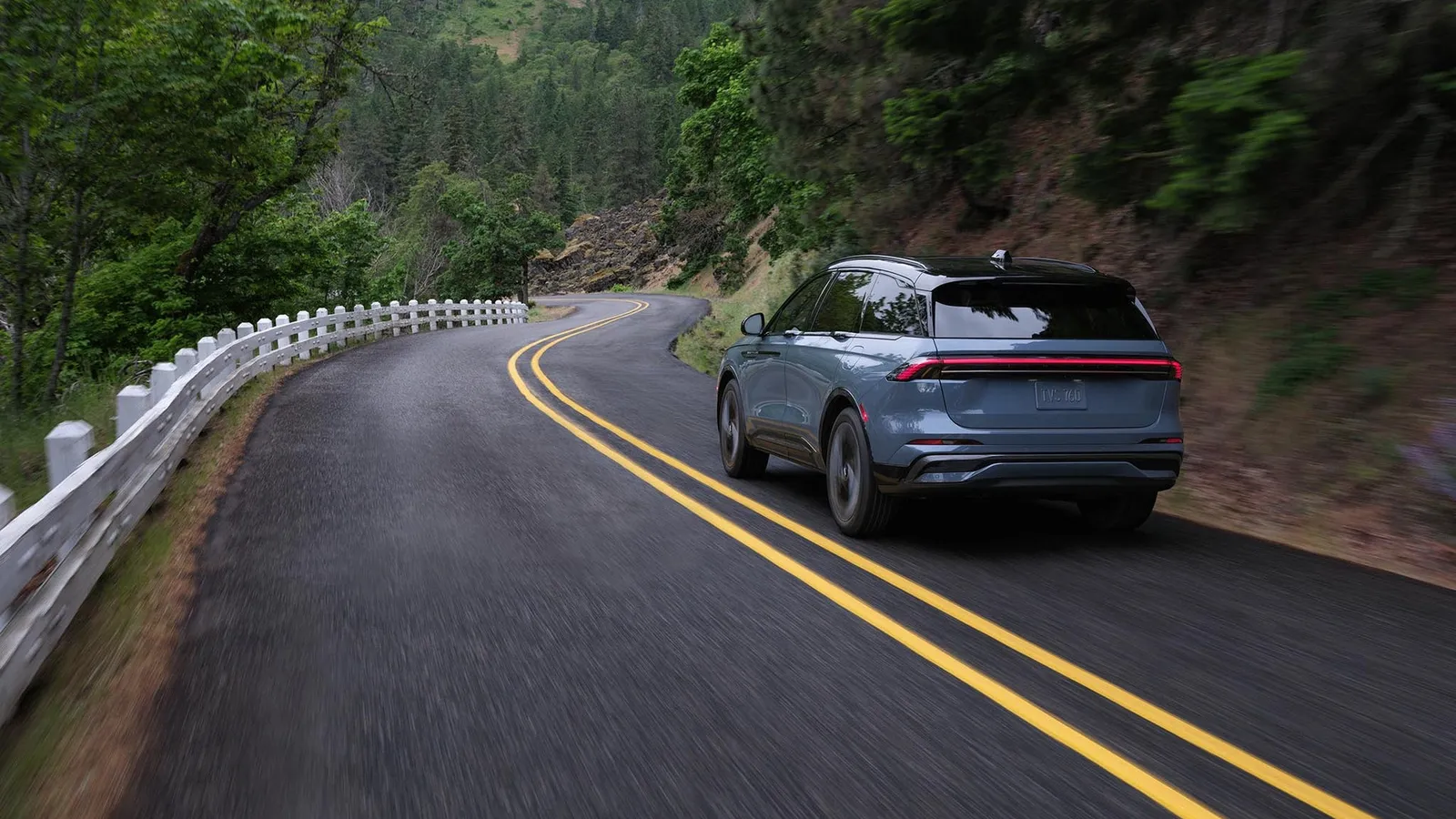 Hybrid Versus Gas SUVs: Which Lincoln Fits?